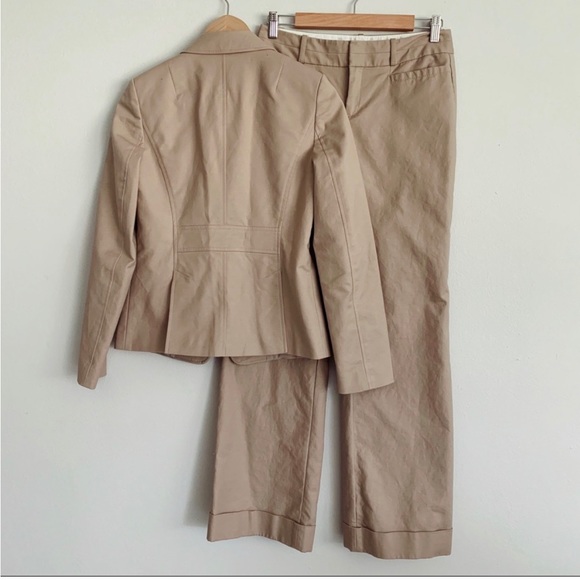 Banana Republic Washable Pantsuit set (Blazer size 4; Pants size 2R) - Picture 2 of 3